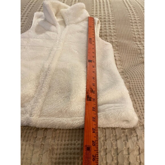 Croft and Barrow Fuzzy Vest Creamy White Furry Size Medium with Pockets Warm - Picture 11 of 11